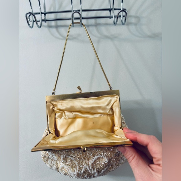 Beautifully Elegant Vintage Cream and White Beaded Satchel, Bridal, Prom - Picture 4 of 7